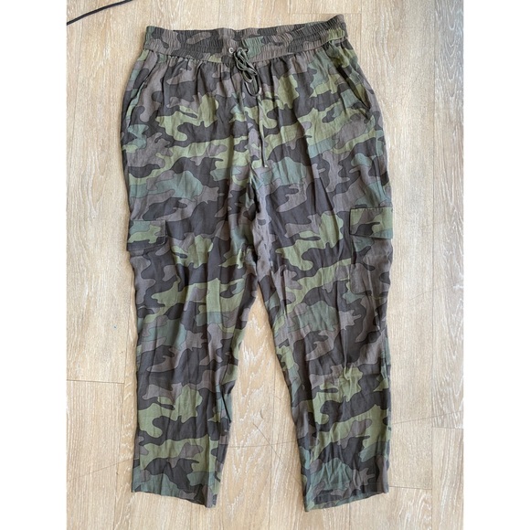 High rise Camouflage cargo pants - Picture 2 of 5